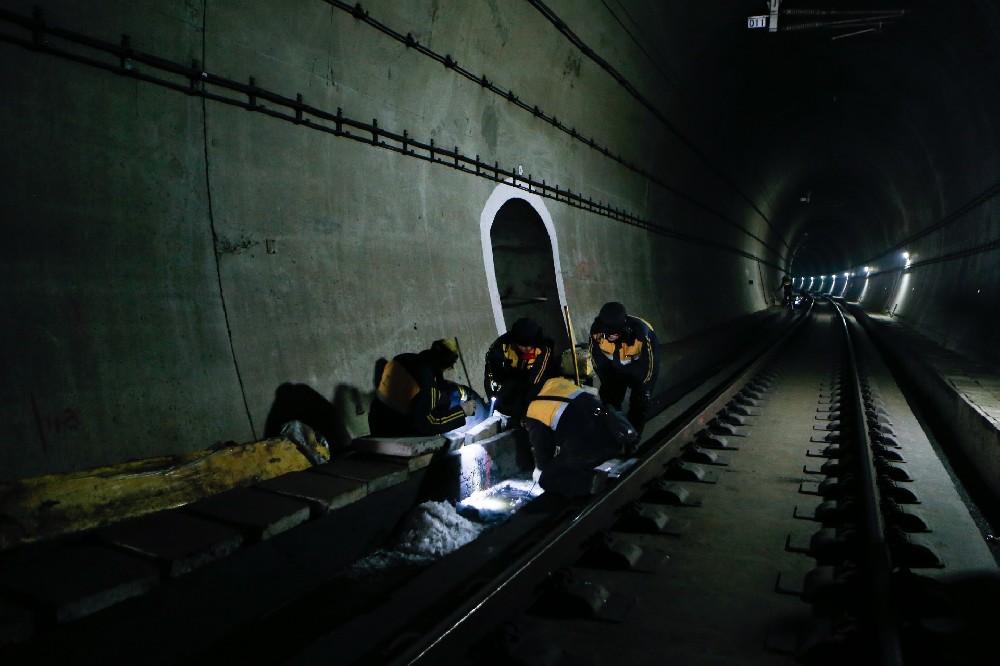 来宾铁路运营隧道病害现状